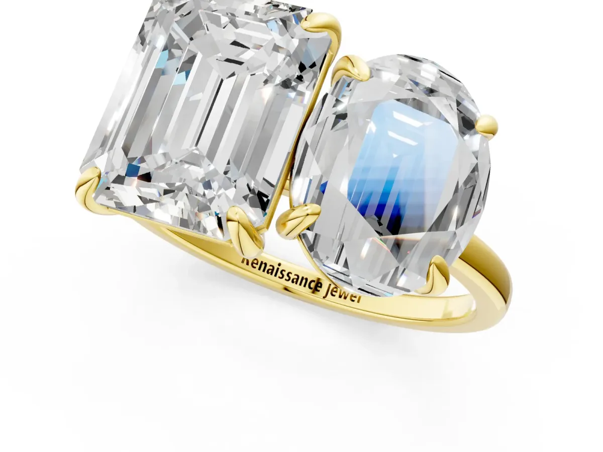 Oval and Emerald Toi Moi Ring with Prong Setting and Plain Band Yellow gold