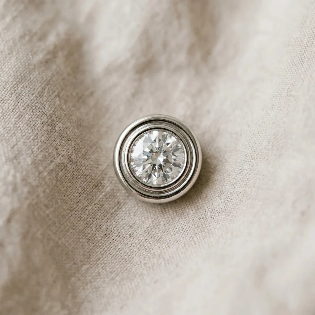 Bezel Round Diamond Pendant White gold