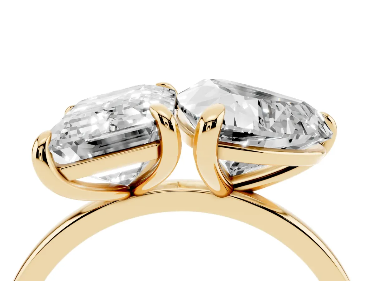 Emerald and Heart Toi Moi Ring with Prong Setting and Plain Band Yellow gold