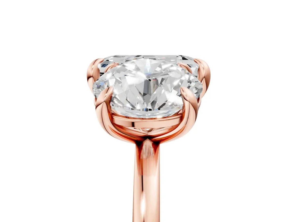 Round and Emerald Toi Moi Ring with Prong Setting and Plain Band Rose gold