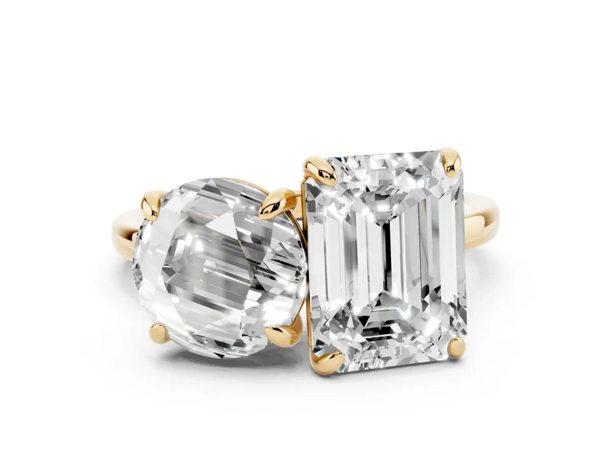 Round and Radiant Toi Moi Ring with Prong Setting and Plain Band Yellow gold