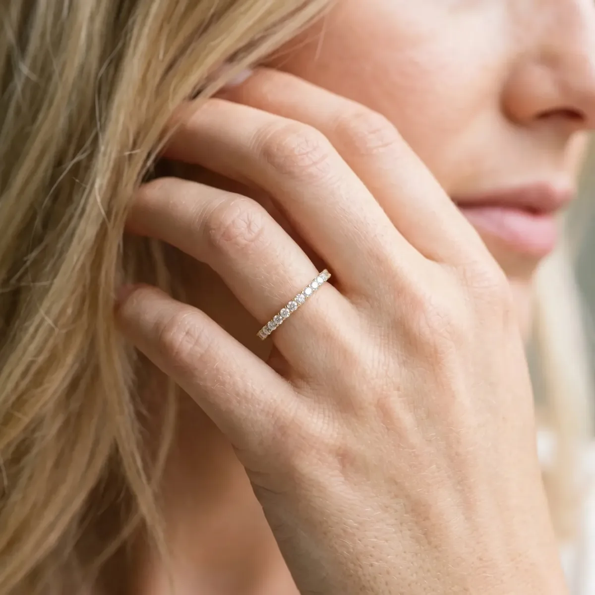 Round Diamond Pavé Eternity Band with Micro-Prong Setting Yellow gold
