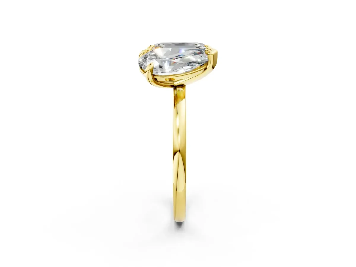 Pear and Emerald Toi Moi Ring with Prong Setting and Plain Band Yellow gold
