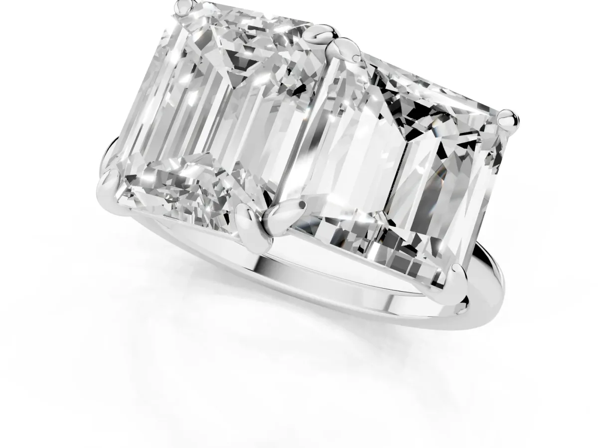 Emerald and Princess Toi Moi Ring with Prong Setting and Plain Band Silver