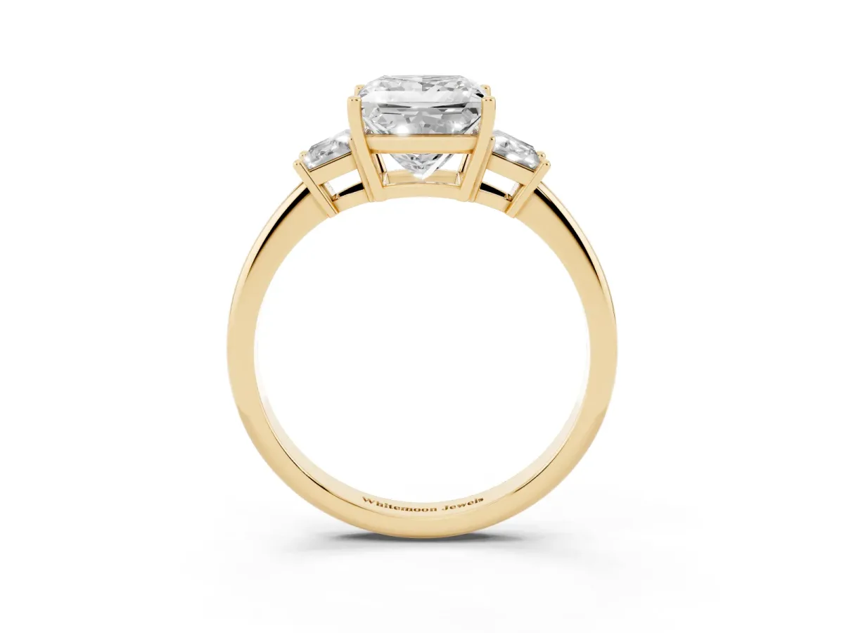 Princess Cut Diamond Three-Stone Ring with Trapezoid Side Stones and Prong Setting Yellow gold