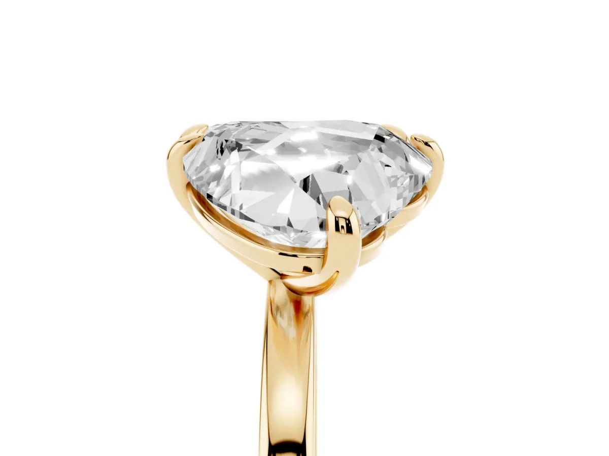 Emerald and Heart Toi Moi Ring with Prong Setting and Plain Band Yellow gold