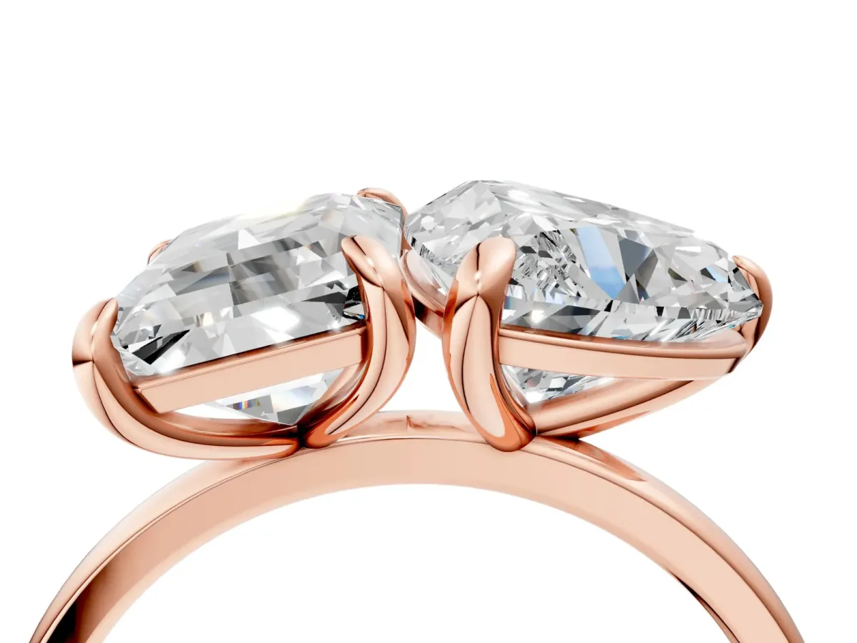 Emerald and Heart Toi Moi Ring with Prong Setting and Plain Band Rose gold