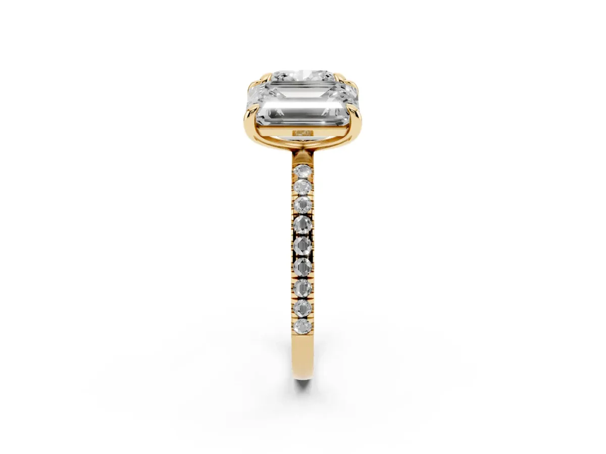 Cushion and Emerald Toi Moi Ring with Prong Setting and Pave Band Yellow gold