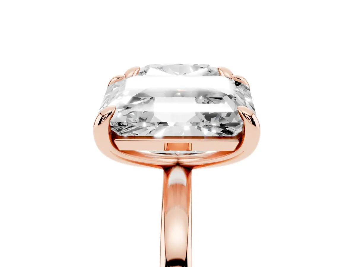Cushion and Emerald Toi Moi Ring with Prong Setting and Plain Band Rose gold