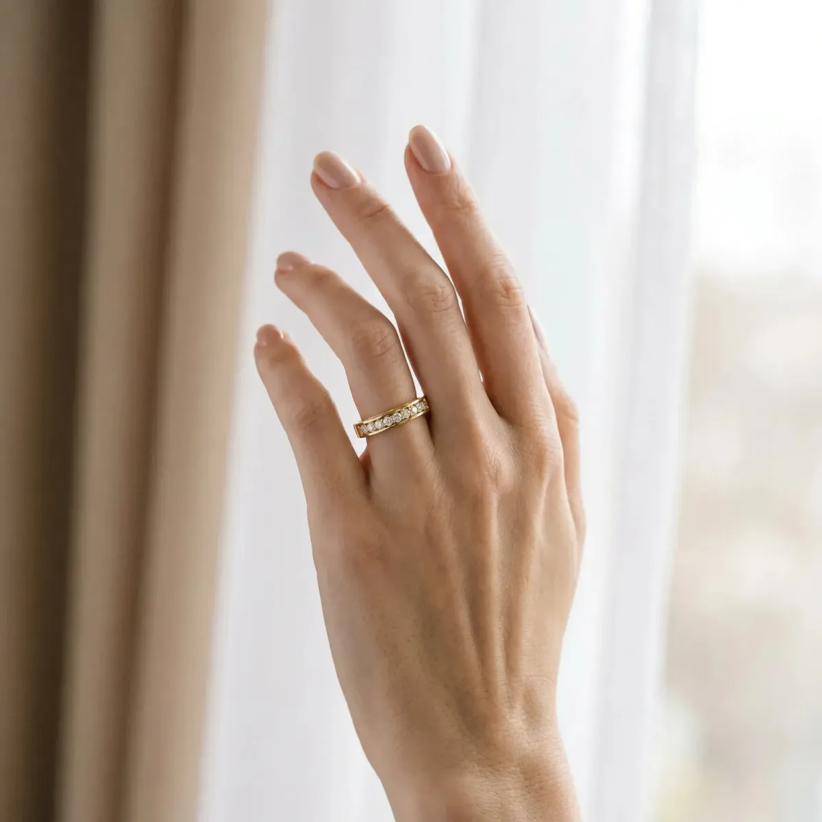 Channel-Set Round Diamond Eternity Band with Shared Prong Setting Yellow gold