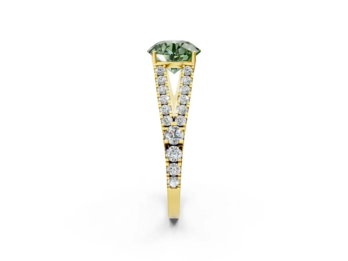 Fancy Green Round Cut Diamond Split Shank Pavé Engagement Ring with Four-Prong Setting Yellow gold