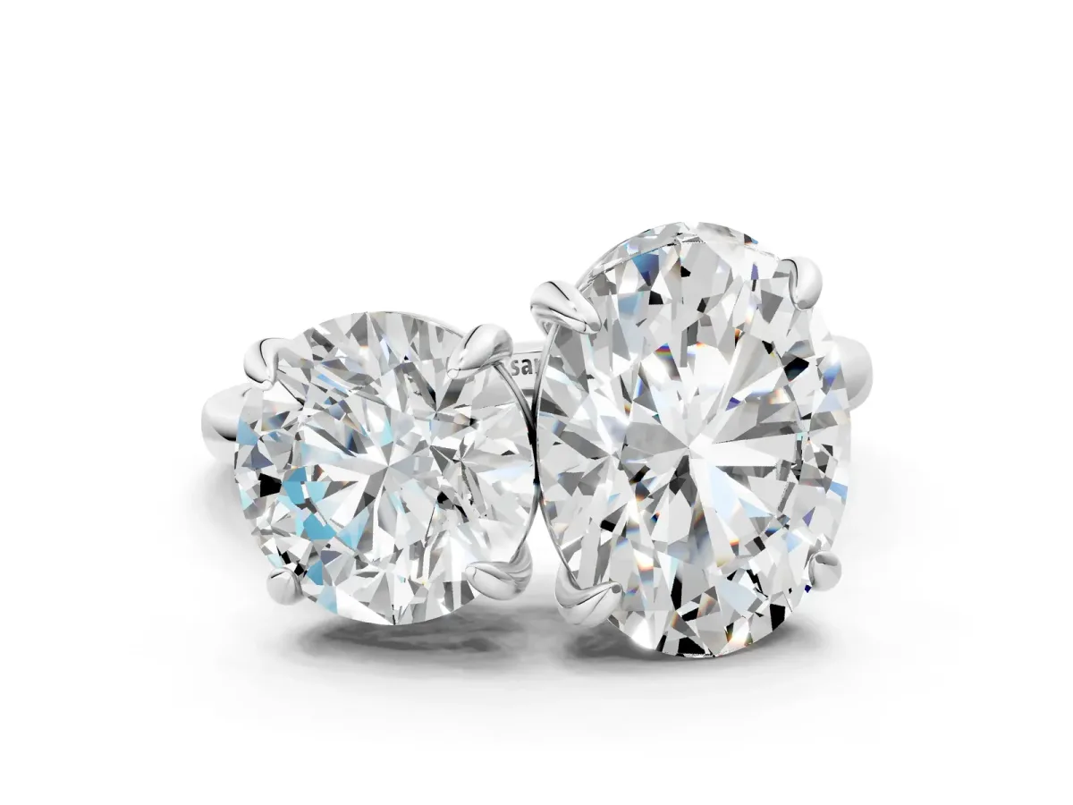 Round and Oval Toi Moi Ring with Prong Setting and Plain Band White gold