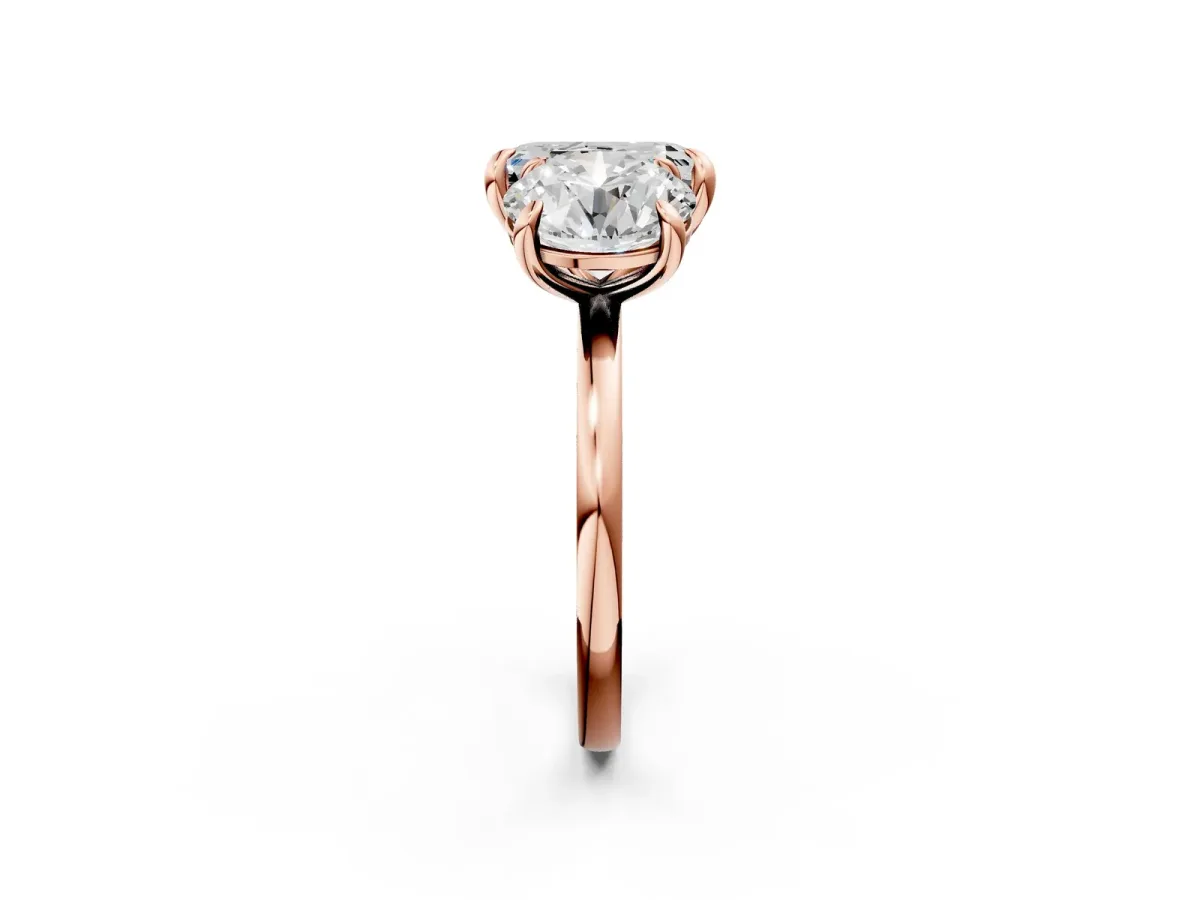 Round and Emerald Toi Moi Ring with Prong Setting and Plain Band Rose gold