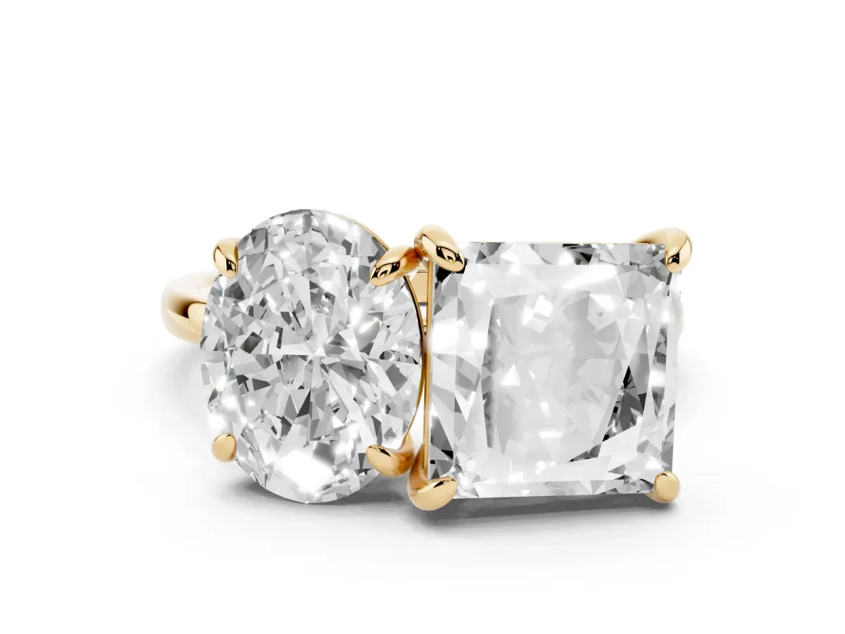 Oval and Princess Toi Moi Ring with Prong Setting and Plain Band Yellow gold