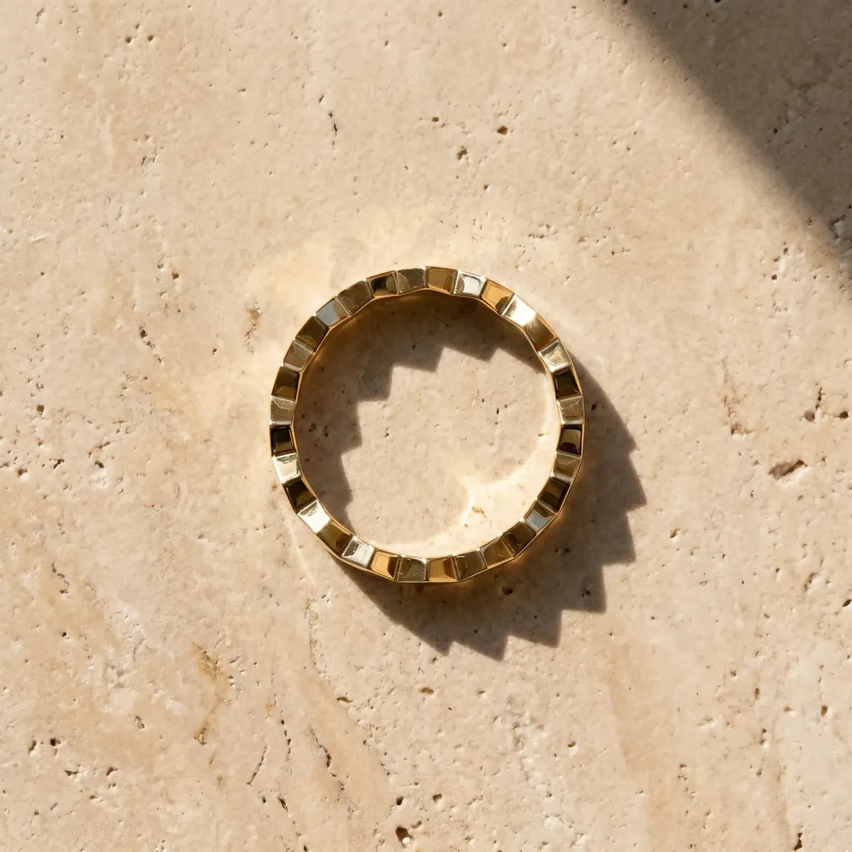 Zigzag Chevron Band with No Stone Yellow gold