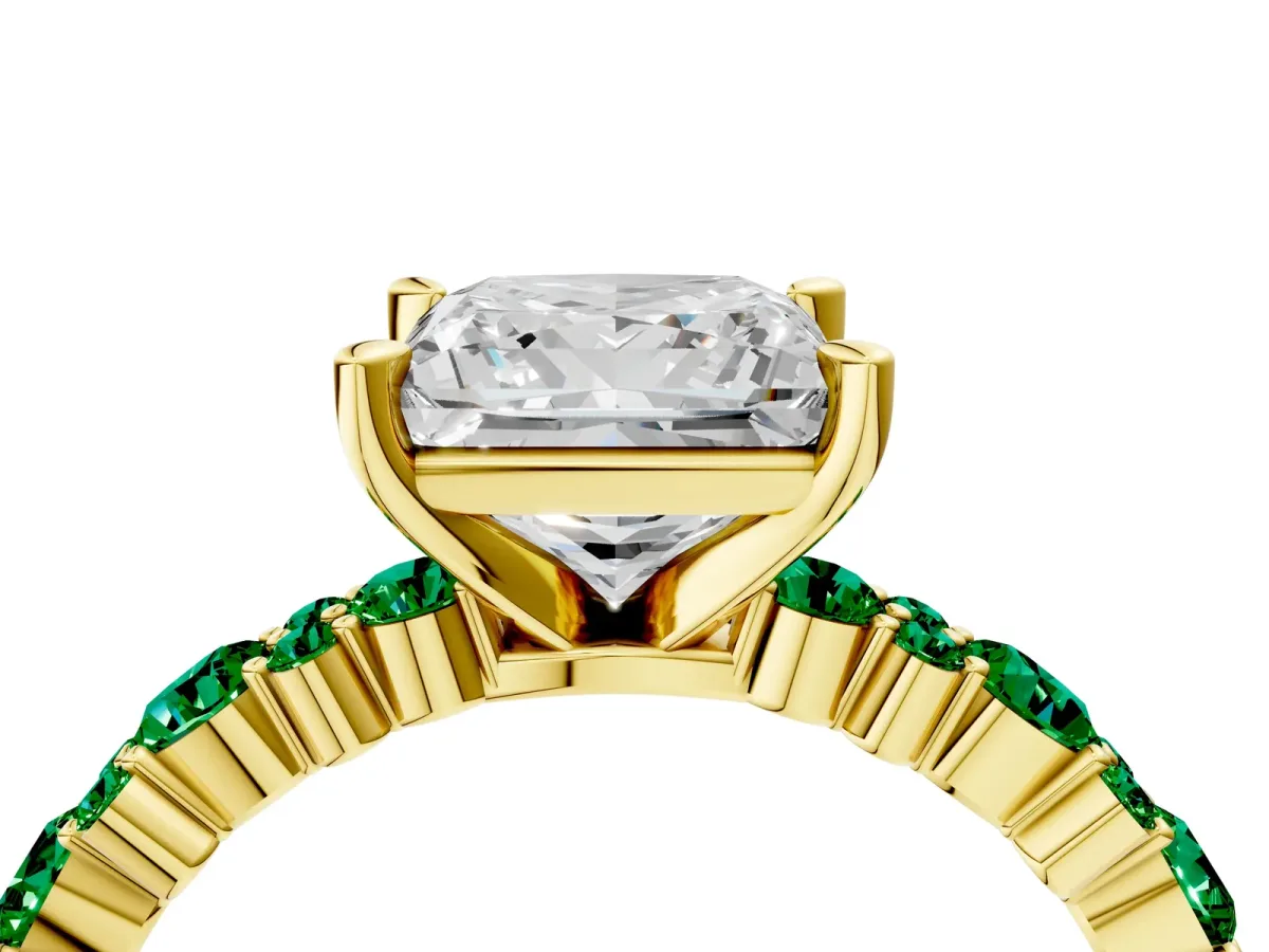 Princess Cut Diamond Side Stone Solitaire Ring with Round Emerald and Four-Prong Setting Yellow gold