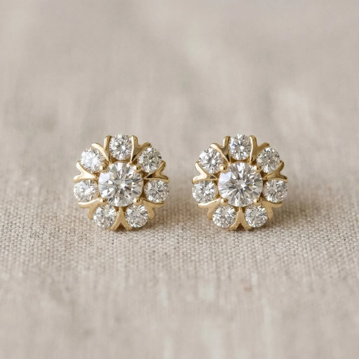 Round Cluster Diamond Stud Earrings with Prong Setting Yellow gold