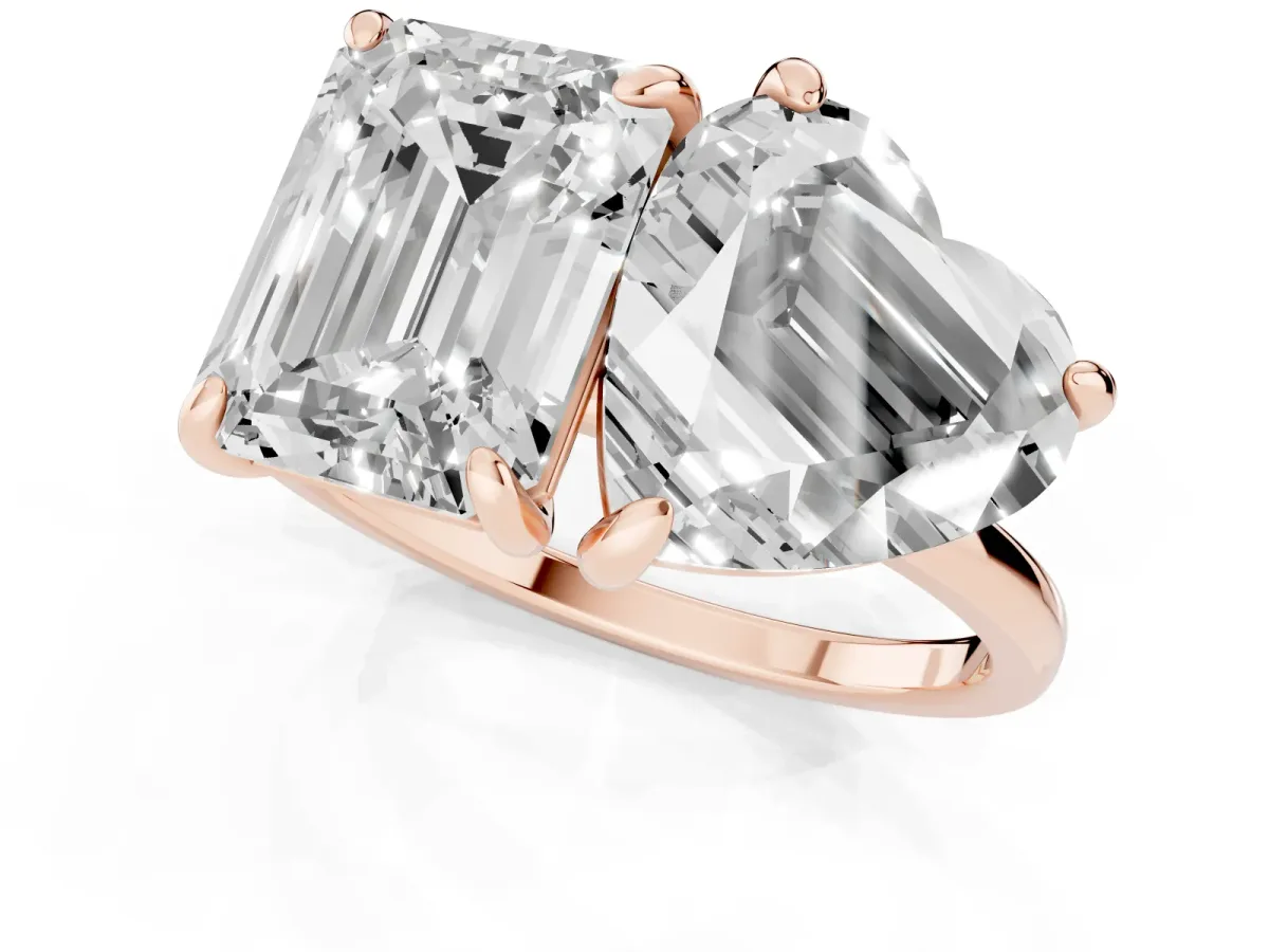 Emerald and Heart Toi Moi Ring with Prong Setting and Plain Band Rose gold