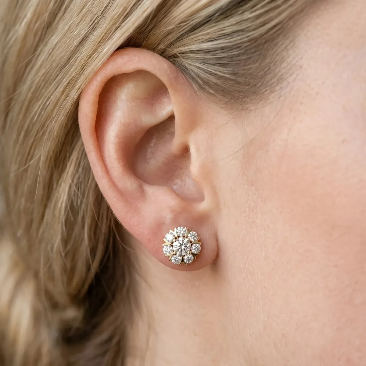 Round Cluster Diamond Stud Earrings with Prong Setting Yellow gold