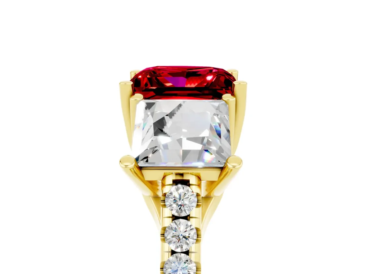 Three-Stone Princess Cut Ruby Ring with Round Pavé Band and Prong Setting Yellow gold