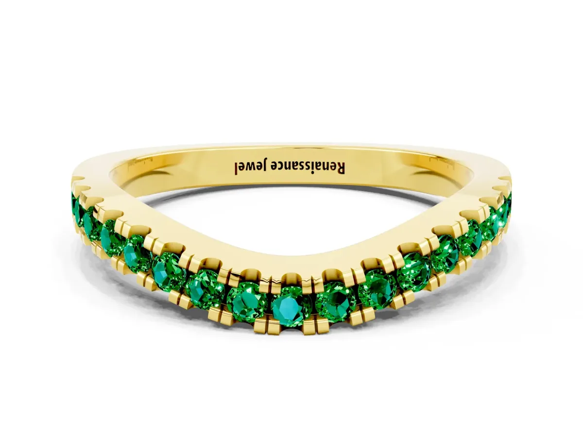 Round Emerald Pavé Curved Band with Shared Prong Setting Yellow gold