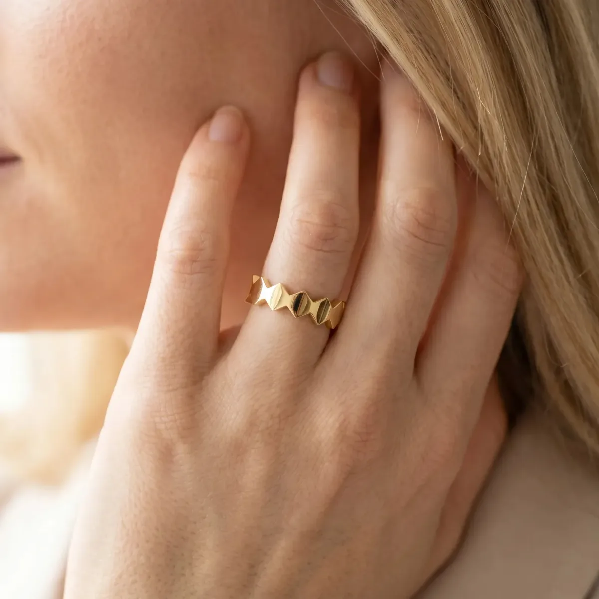Zigzag Chevron Band with No Stone Yellow gold