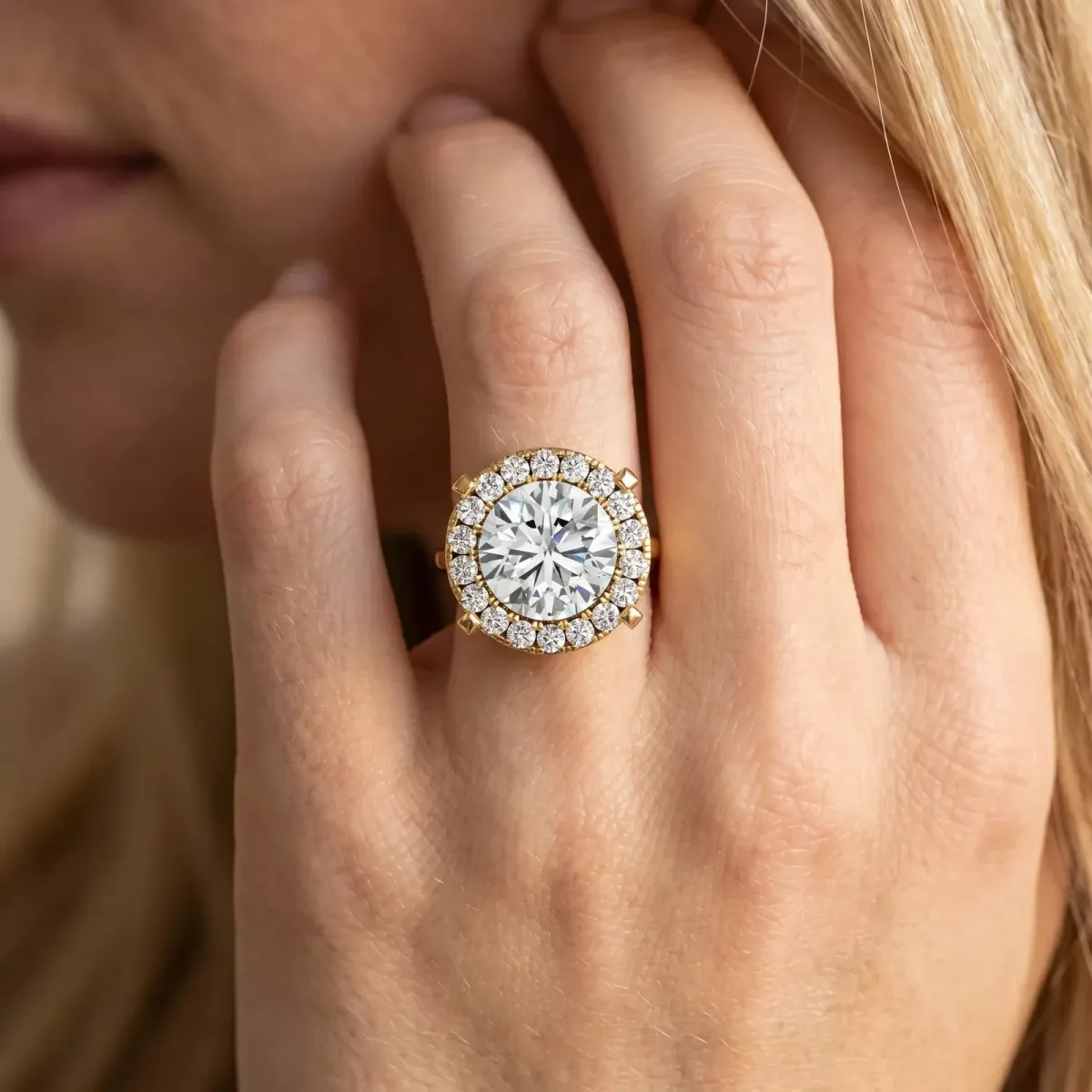 Round Cut Diamond Cluster Halo Solitaire with Four-Prong Setting Yellow gold