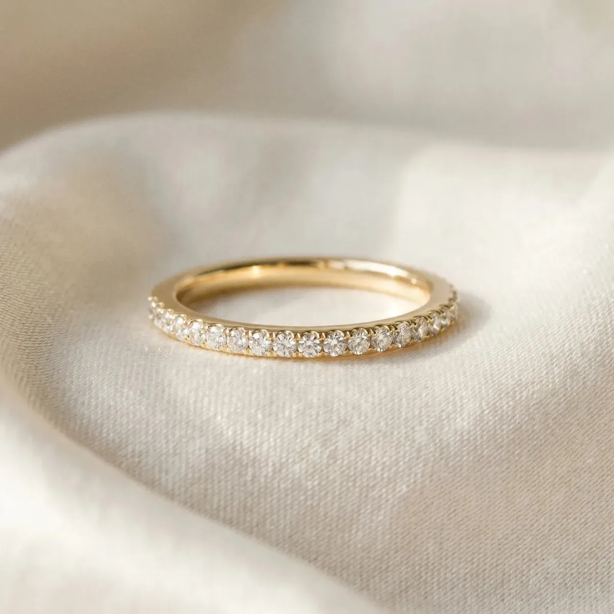 Round Diamond Pavé Eternity Band with Micro-Prong Setting Yellow gold