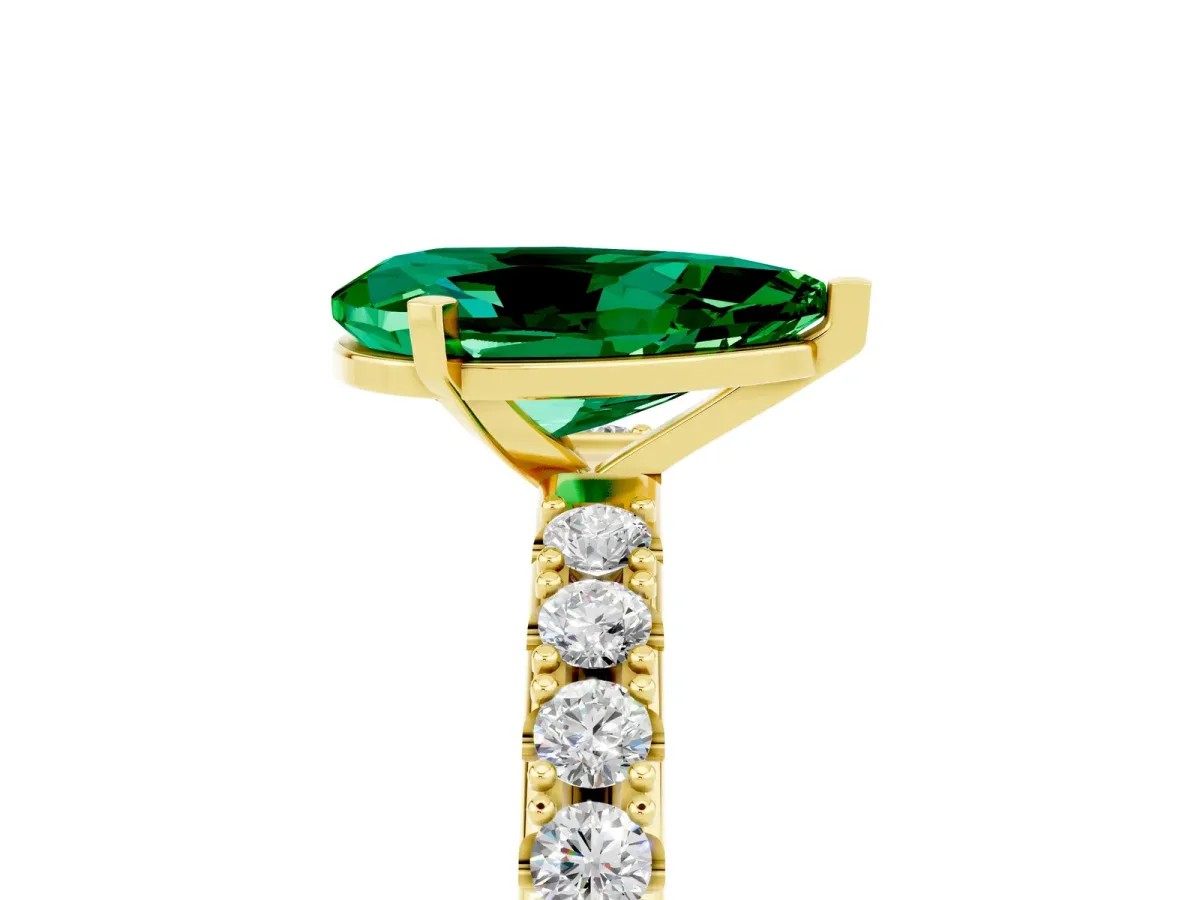 Pear Cut Emerald Solitaire Pavé Band with Four-Prong Setting Yellow gold