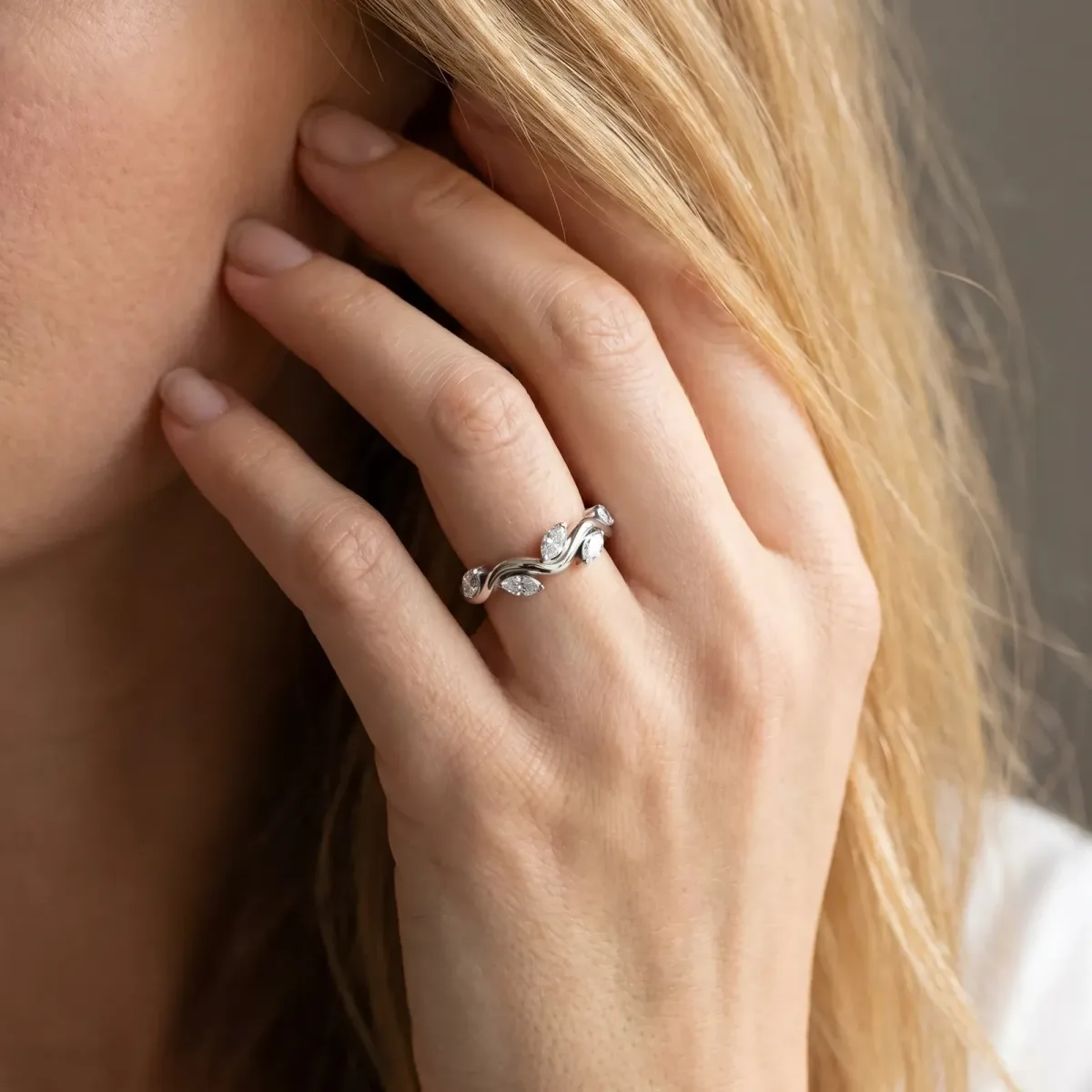 Marquise Diamond Twisted Band with Prong Setting White gold
