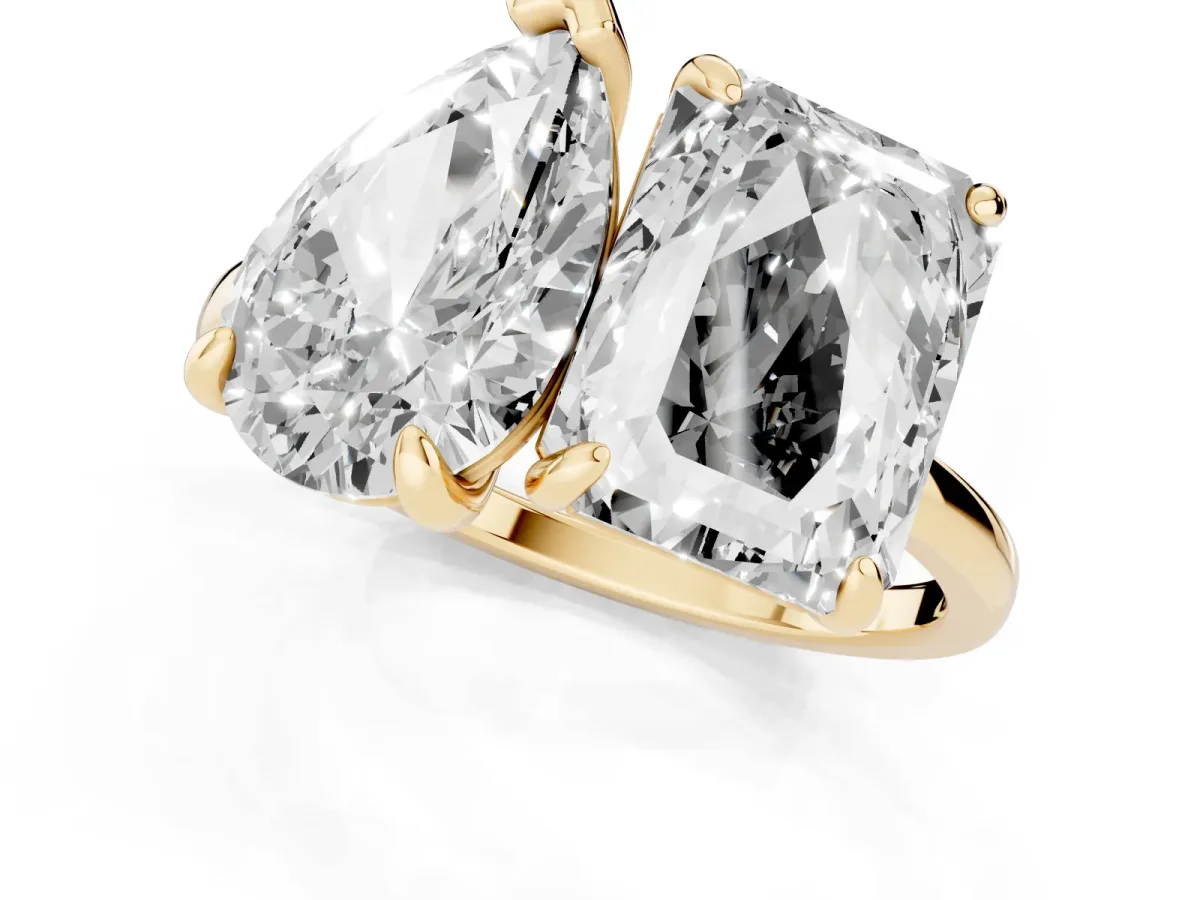 Pear and Radiant Toi Moi Ring with Prong Setting and Plain Band Yellow gold