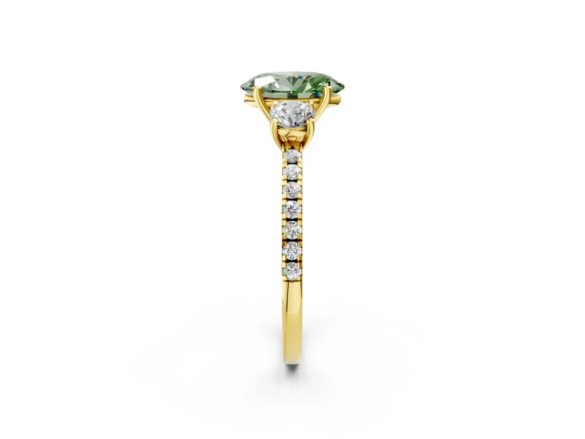 Fancy Green Three-Stone Oval Cut Cut Diamond Pavé Band with Prong Setting Yellow gold