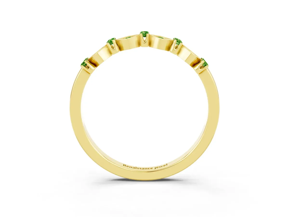 Pavé Cushion Peridot Cluster Eternity Band with Prong Setting Yellow gold