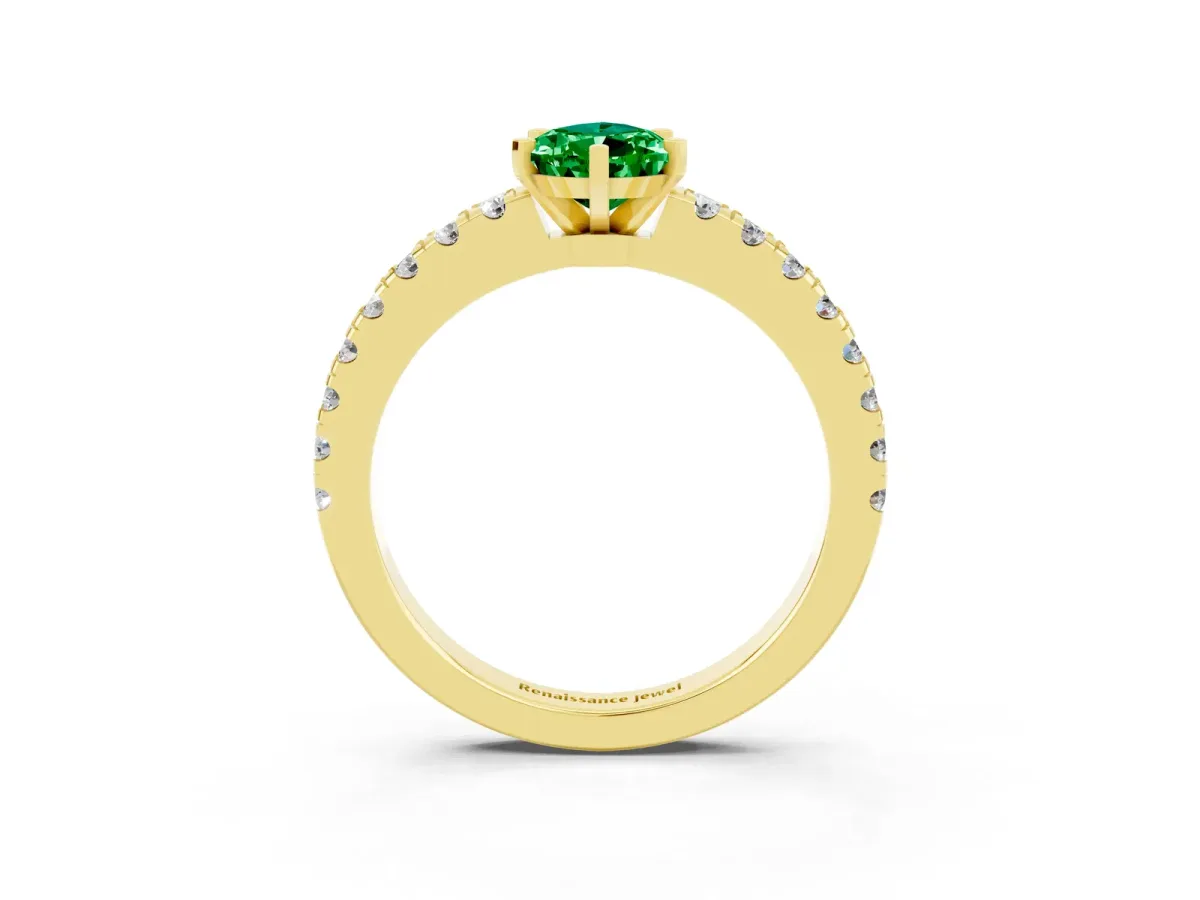 Pear Cut Solitaire Emerald with Pavé Band and Four-Prong Setting Yellow gold