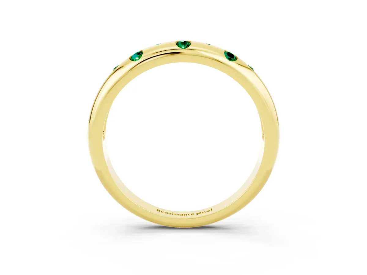 Round Emerald Flush-Set Comfort Fit Band Yellow gold