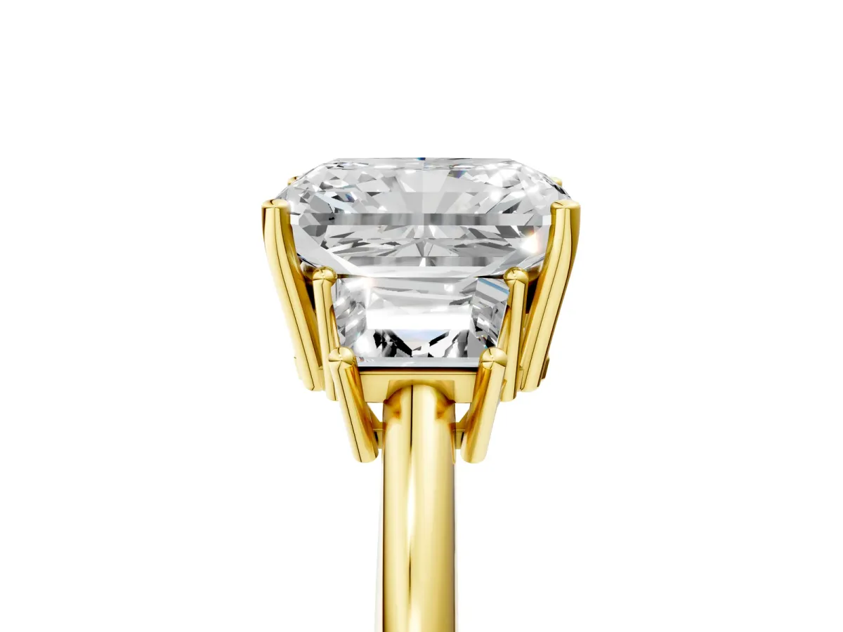 Radiant Cut Diamond Three-Stone Ring with Trapezoid Side Stones and Prong Setting Yellow gold