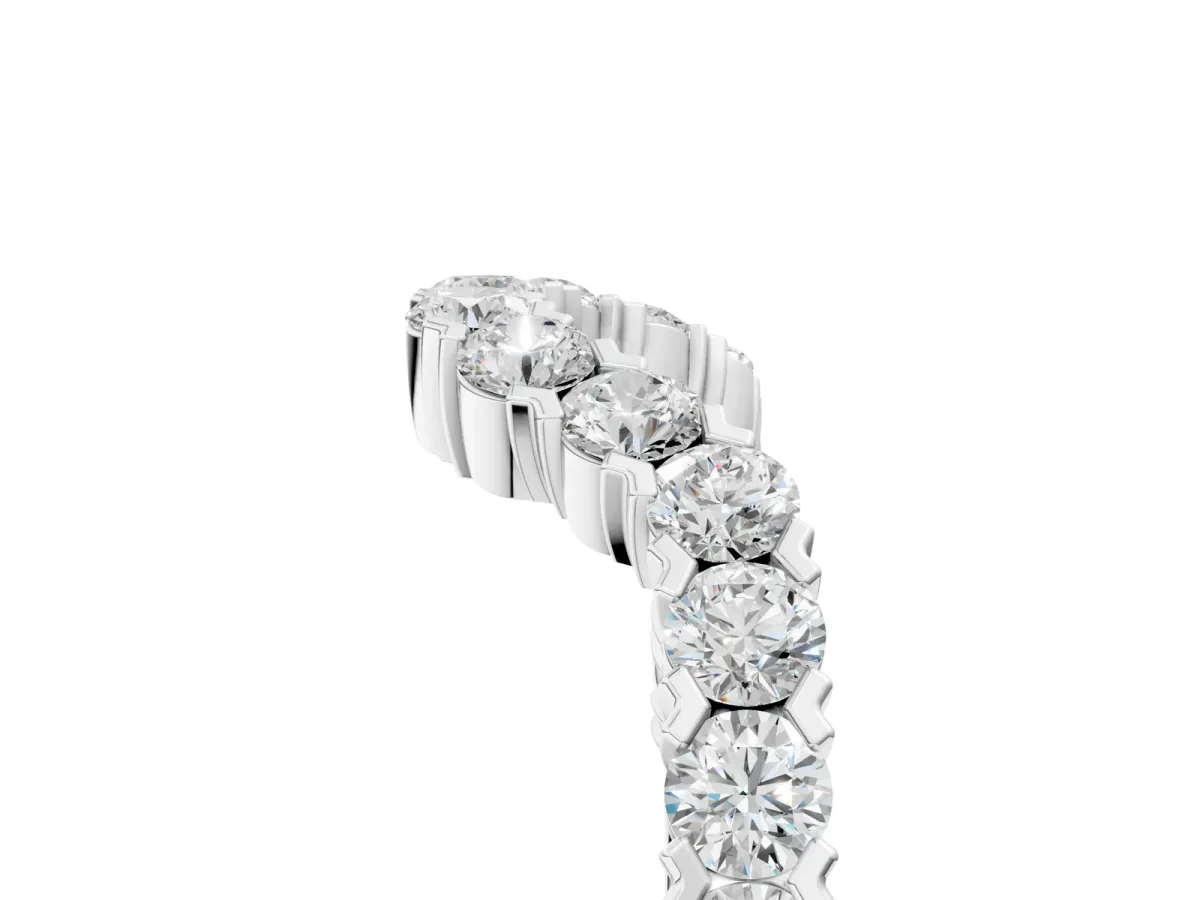 V-Shaped Diamond Round Cut Pavé Band with Prong Setting Platinum