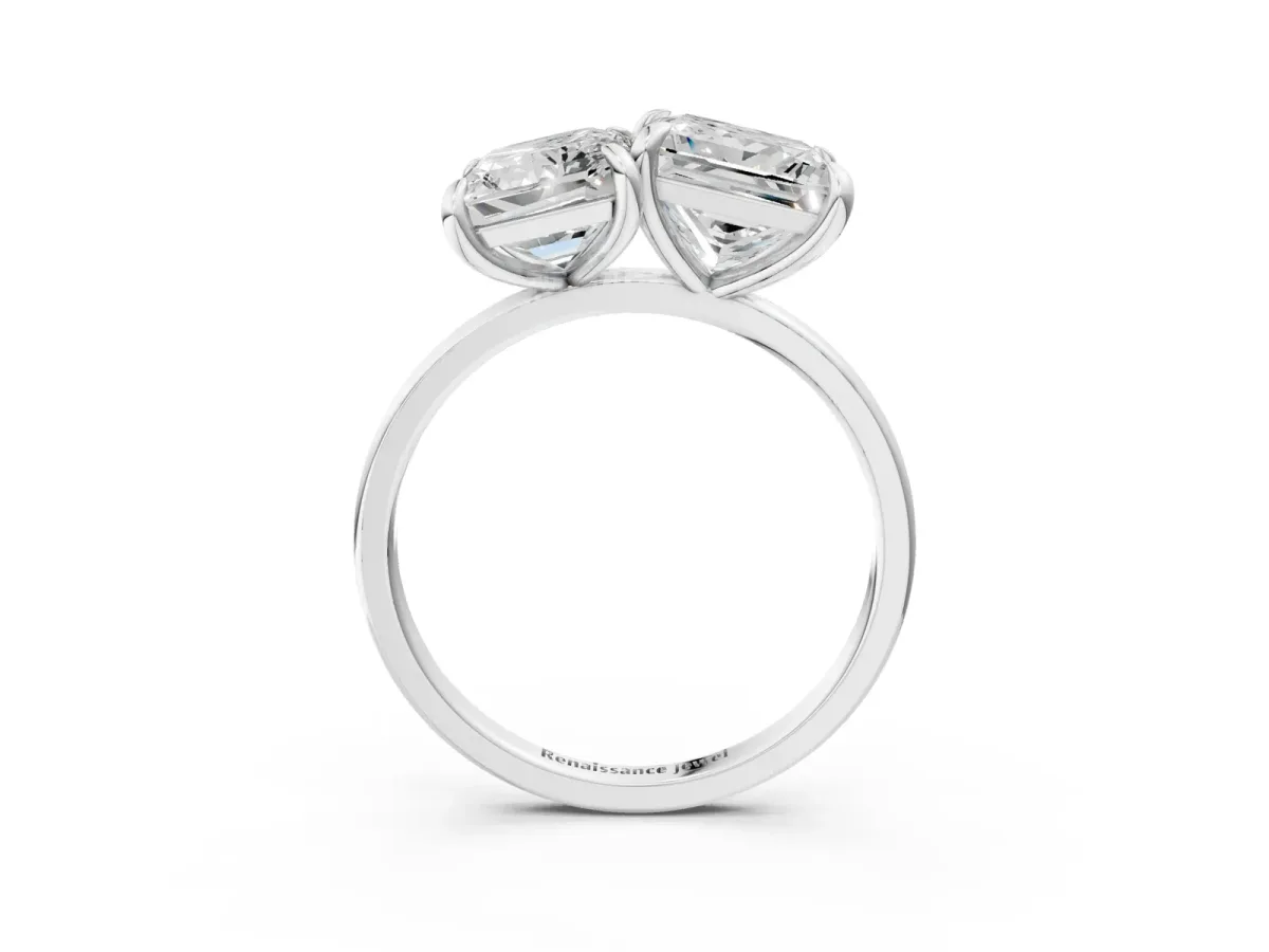 Emerald and Princess Toi Moi Ring with Prong Setting and Plain Band Silver