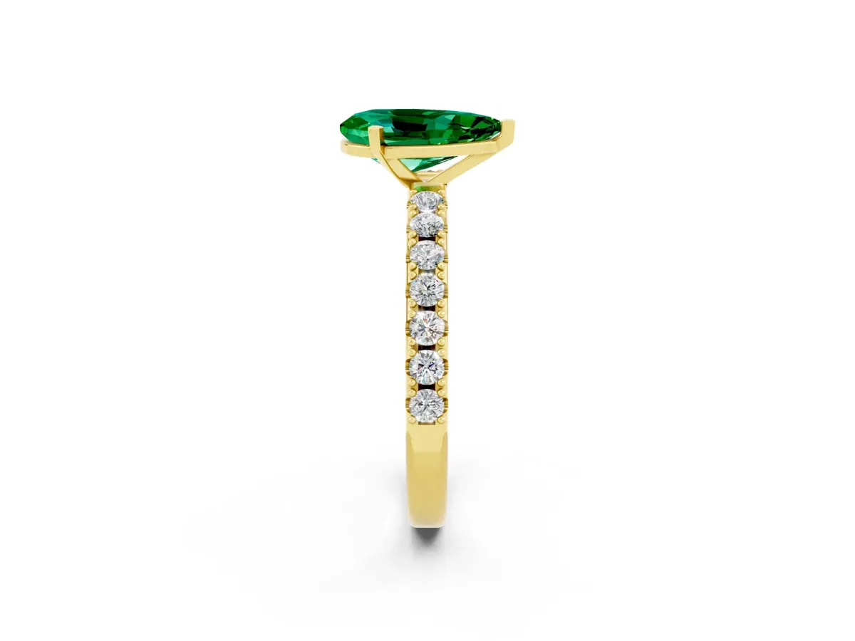 Pear Cut Emerald Solitaire Pavé Band with Four-Prong Setting Yellow gold