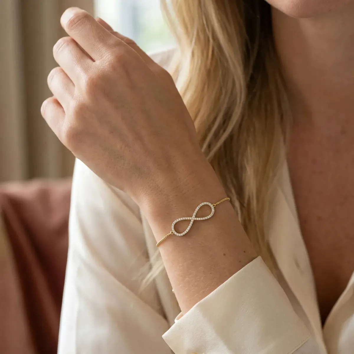 Pavé Round Diamond Infinity Chain Bracelet with Bezel Setting Yellow gold