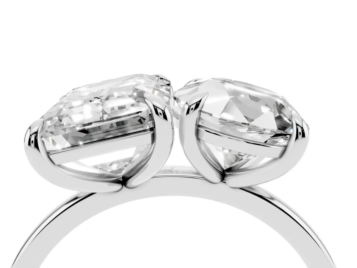 Round and Emerald Toi Moi Ring with Prong Setting and Plain Band Silver