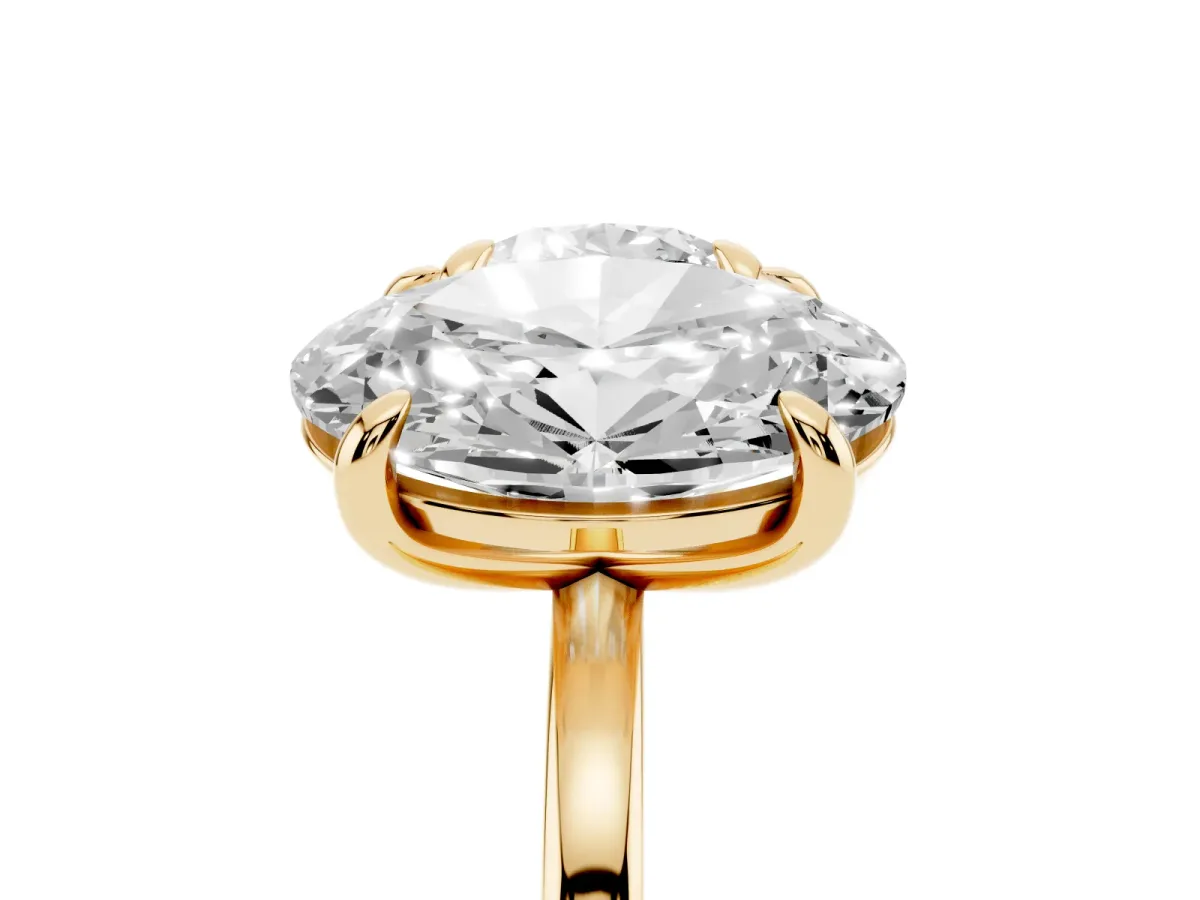 Round and Oval Toi Moi Ring with Prong Setting and Plain Band Yellow gold