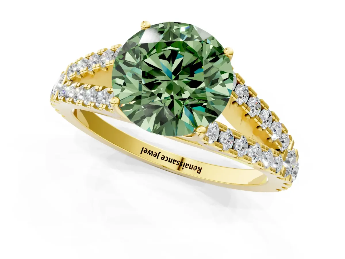 Fancy Green Round Cut Diamond Split Shank Pavé Engagement Ring with Four-Prong Setting Yellow gold
