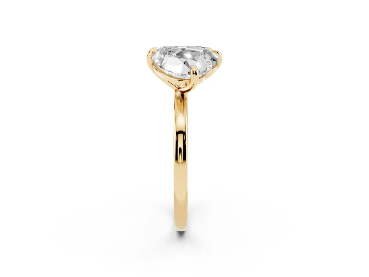 Emerald and Heart Toi Moi Ring with Prong Setting and Plain Band Yellow gold