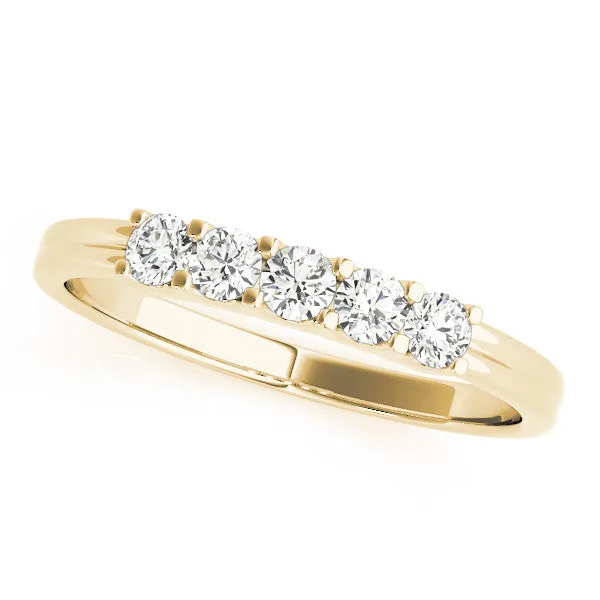Round Diamond Five-Stone Ring with Prong Setting and Classic Band Yellow gold