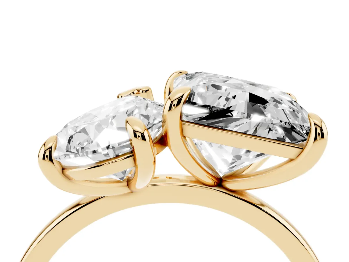 Pear and Princess Toi Moi Ring with Prong Setting and Plain Band Yellow gold