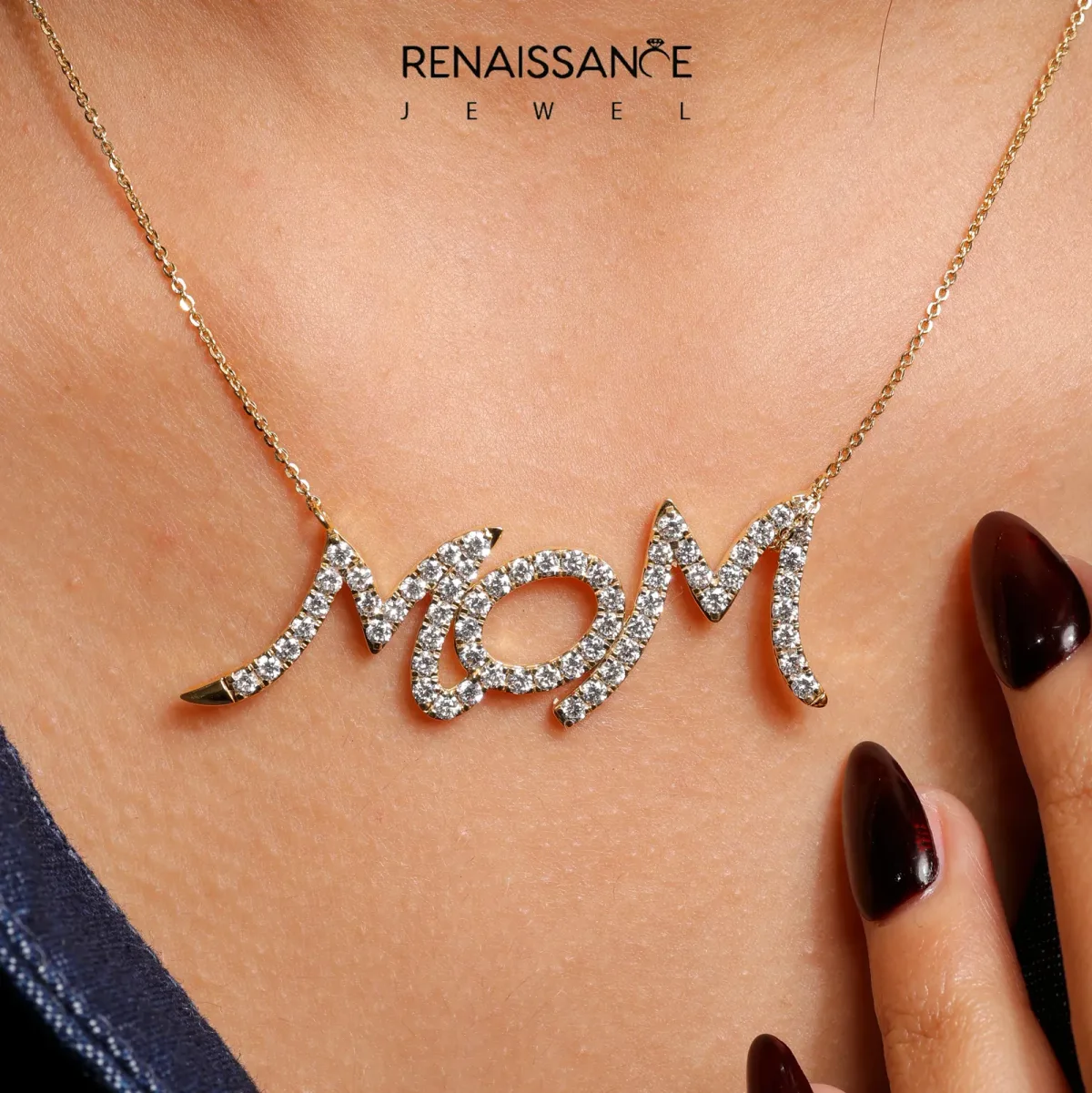 Pavé Round Diamond Script Pendant with Prong Setting Yellow gold