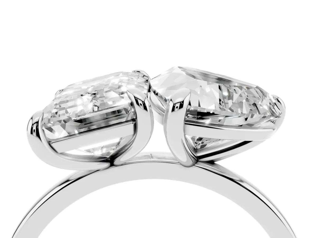 Emerald and Heart Toi Moi Ring with Prong Setting and Plain Band Silver