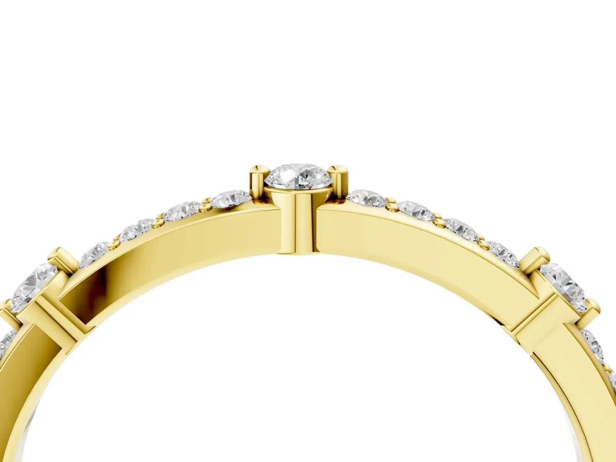 Round Diamond Pavé Eternity Band with Prong Setting Yellow gold