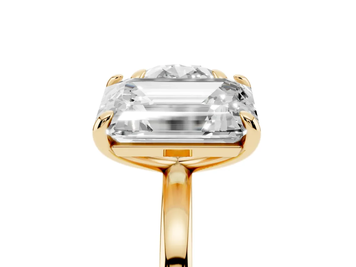 Round and Radiant Toi Moi Ring with Prong Setting and Plain Band Yellow gold